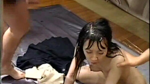 Мужики заливают и кормят спермой азиатку