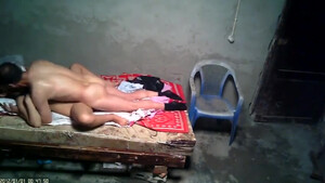 Секс с китайской проституткой в борделе