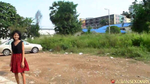 Парень познакомился и развел на секс хрупкую тайку из Бангкока