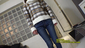 18 летняя студентка из Уханя сладко облизывает член на порно кастинге