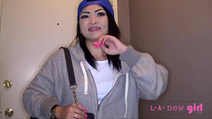 Японская модель после секса глотает сперму фотографа