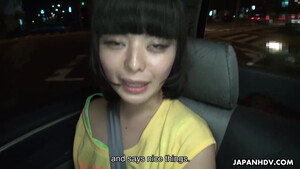 Незнакомец дрочит киску японки сковав ее руки ремнями