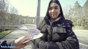 Публичный секс за деньги с казашкой Алиной на автобусной остановке