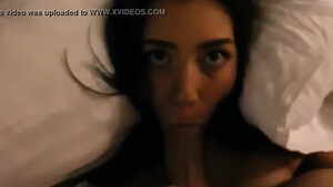 Снял на камеру, как узкоглазая девчонка сосет мой член и глотает сперму